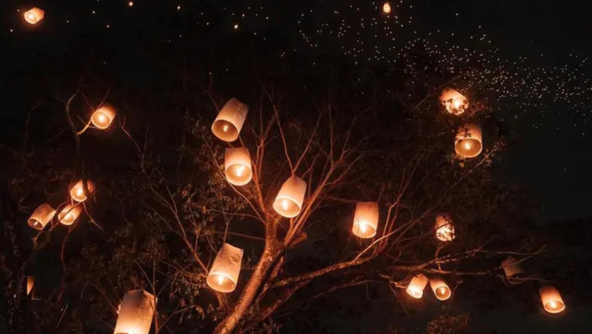 Puncak Waisak 2569 BE/2025, Ribuan Cahaya Lampion Terangi Candi Borobudur