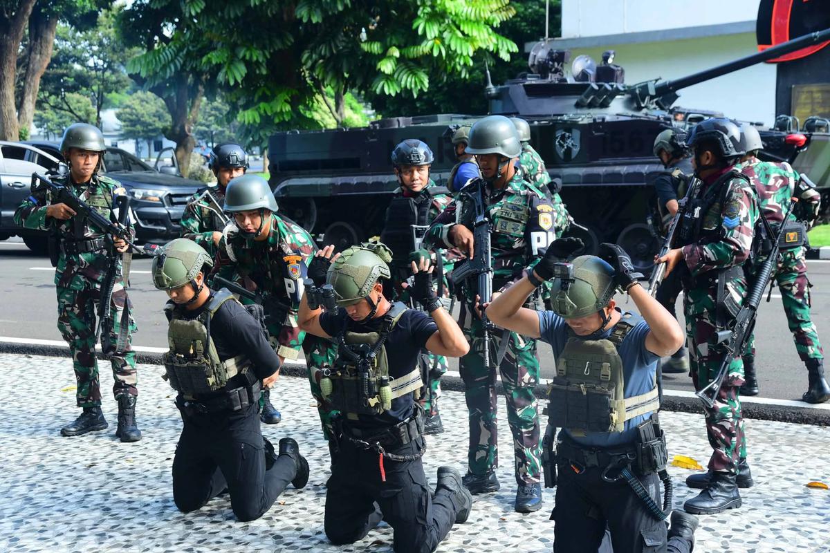 FOTO: Kasal Sidak Kesiapan Operasional Marinir di Hari libur