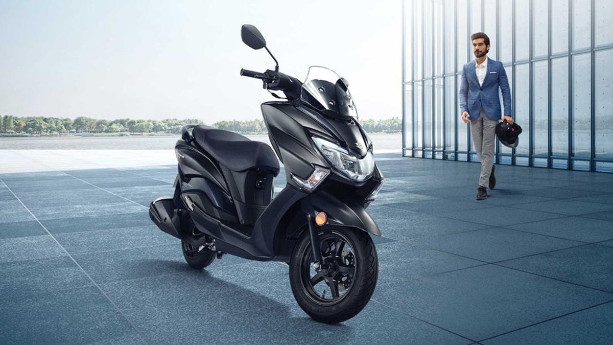 suzuki burgman vs honda pcx