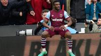 Enam menit kemudian, MU makin terpuruk setelah West Ham membuat gol kedua. Kali ini giliran Mohammed Kudus yang memperdaya Onana. Kudus mencuri bola dari kesalahan Mainoo sebelum dengan dingin menaklukkan Onana. MU tak mampu membalas dua gol West Ham ini hingga peluit panjang ditiup wasit. (AP Photo/Kirsty Wigglesworth)