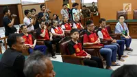 Delapan terdakwa kasus penyeludupan 1 ton sabu asal Taiwan menjalani sidang tuntutan di Pengadilan Negeri Jakarta Selatan, Rabu (7/3). Sidang tuntutan kembali ditunda. (Liputan6.com/Immanuel Antonius)