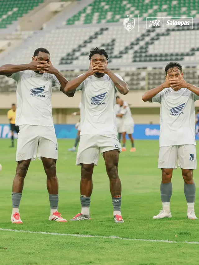 PSBS Biak Vs PSM Makassar.