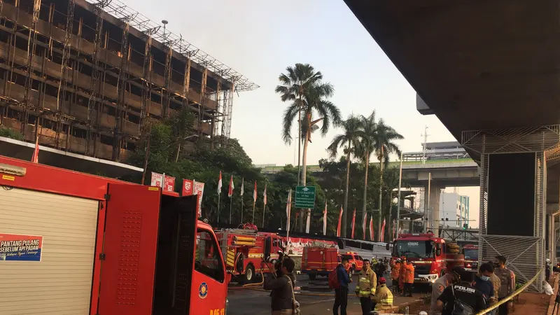 Situasi di Gedung Kejaksaan Agung yang mengalami kebakaran, Minggu (23/8/2020).