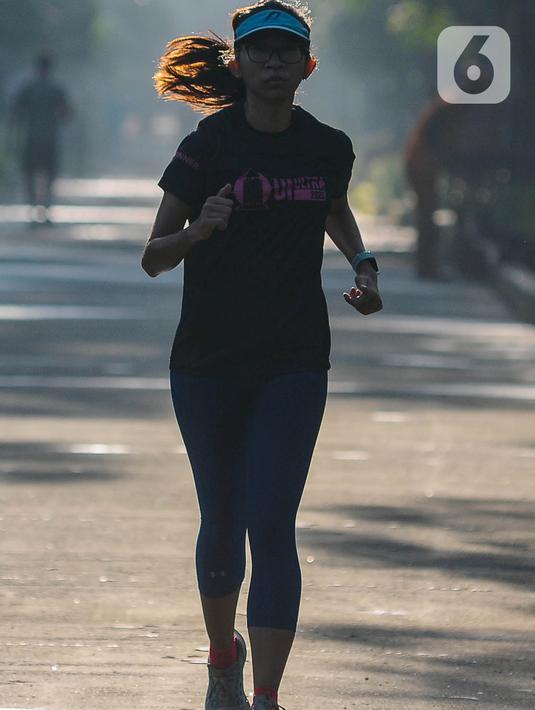 Olahraga dengan intensitas ringan setelah sahur bermanfaat untuk menjaga kebugaran tubuh saat puasa. (merdeka.com/Imam Buhori)