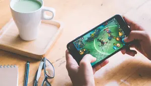 Bermain Mobile Legends: Bang Bang. (Shutterstock/Chayantorn Tongmorn)