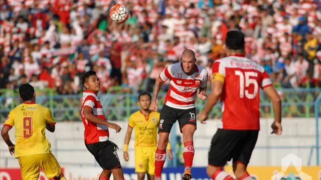 Madura United vs Sriwijaya FC (indonesiansc.com)