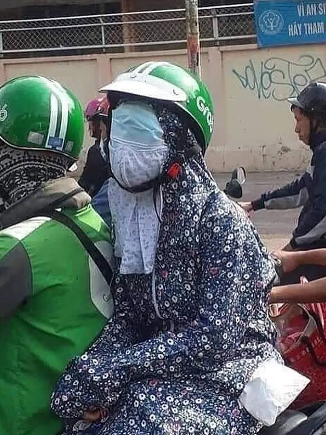 8 Kostum Penumpang Ojek Online Ini Unik Banget, Jadi Pusat Perhatian