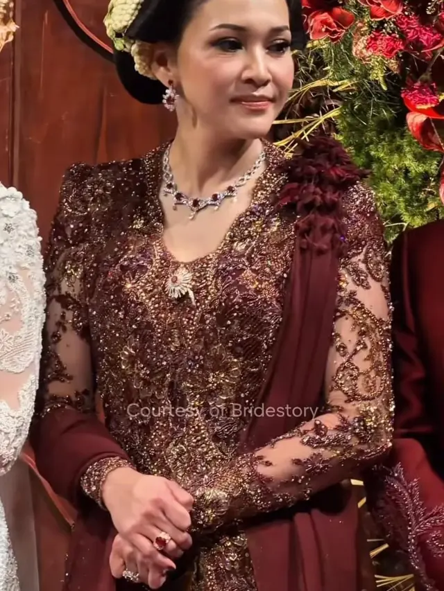 Potret Maia Estianty saat Akad Nikah El Syifa dengan Perhiasan Set Red Ruby yang Memukau
