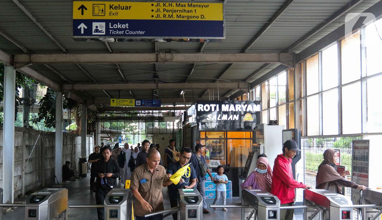 PT Kereta Api Indonesia (KAI) masih akan terlebih dahulu menyesuaikan finalisasi Grafik Perjalanan Kereta Api (Gapeka) tahun 2025 dan menunggu persetujuan Kementerian Perhubungan. (Liputan6.com/Herman Zakharia)