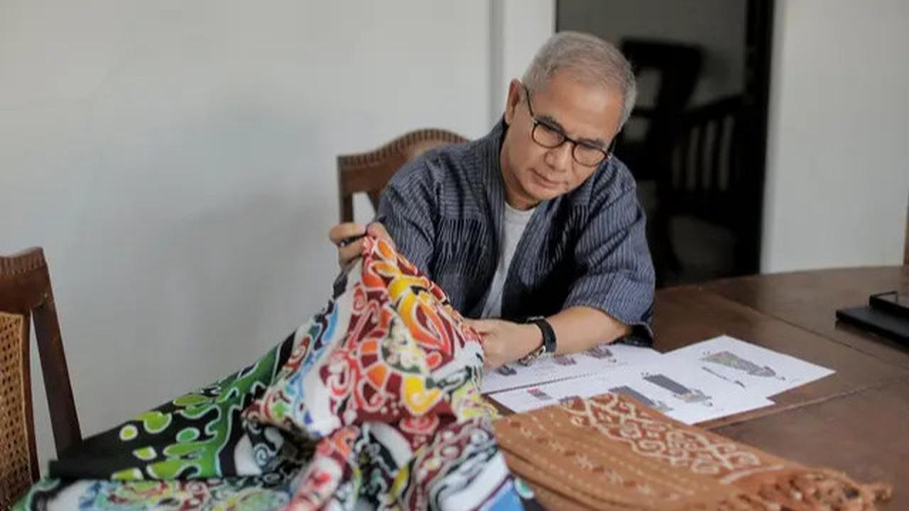 Desainer Kemeja Tenun SBY, Wignyo Rahadi Hadirkan Pesona Kain Tarakan dalam Koleksi 'Exotica' di Parade Wastra Nusantara 2025
