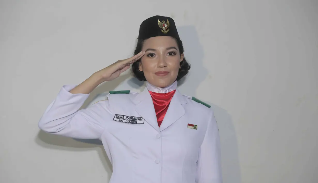 Terpilihnya adik Tsania Marwa, Ghina Raihanah Tadjoedin terpilih menjadi Paskibraka tingkat Provinsi DKI Jakarta, membuat sedikit obat ditengah kisruh rumah tangganya dengan Atalarik Syah saat masih bergulir. (Nurwahyunan/Bintang.com)