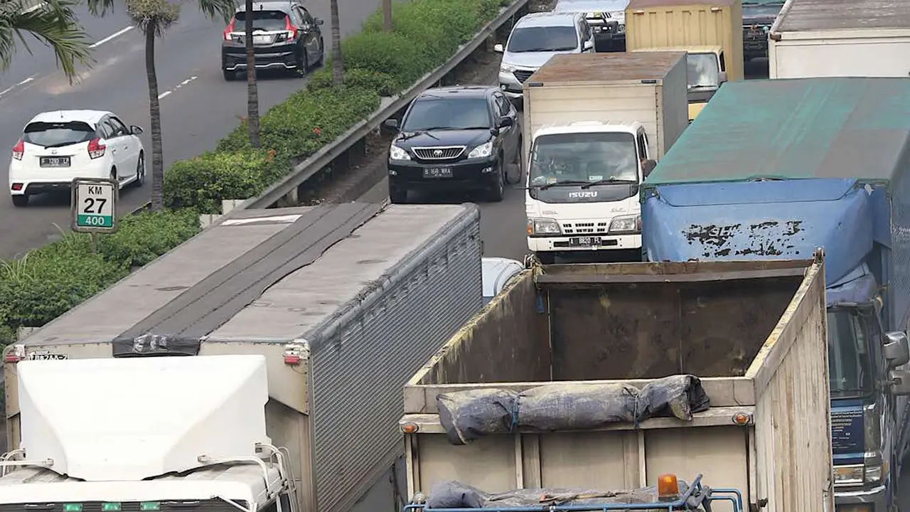 Pemprov DKI Jakarta Batasi Operasional Truk di Tol Lingkar Luar