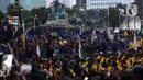 Mahasiswa membubarkan diri setelah tuntutan mereka diterima dan ditanda tangani Menteri Sekretaris Negara (Mensesneg) Prasetyo Hadi. (Liputan6.com/Helmi Fithriansyah)