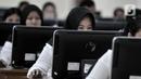 Ekspresi peserta saat mengikuti Seleksi Kompetensi Dasar (SKD) berbasis Computer Assisted Test (CAT) untuk CPNS Kementerian Agraria Tata Ruang/Badan Pertanahan Nasional (ATR/BPN) di Kantor BKN Regional V, Jakarta, Senin (27/1/2020). Seleksi berlangsung 27-31 Januari 2020. (merdeka.com/Iqbal Nugroho)