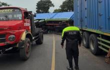 Evakuasi Truk Terguling di Garut, Jalur Nasional Tasikmalaya-Bandung Lumpuh Sementara