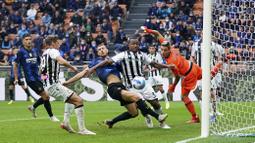 Inter Milan tampil dominan sepanjang pertandingan. Klub asuhan Simone Inzaghi itu mencatatkan penguasaan bola 67 persen dan melepaskan 15 peluang yang lima di antaranya akurat. (Spada/LaPresse via AP)