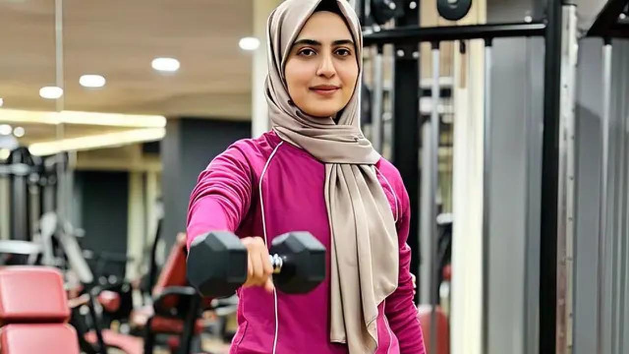 10 Gym Outfits Perempuan Hijab yang Elegan di 2025, Tampil Stylish Saat Olahraga