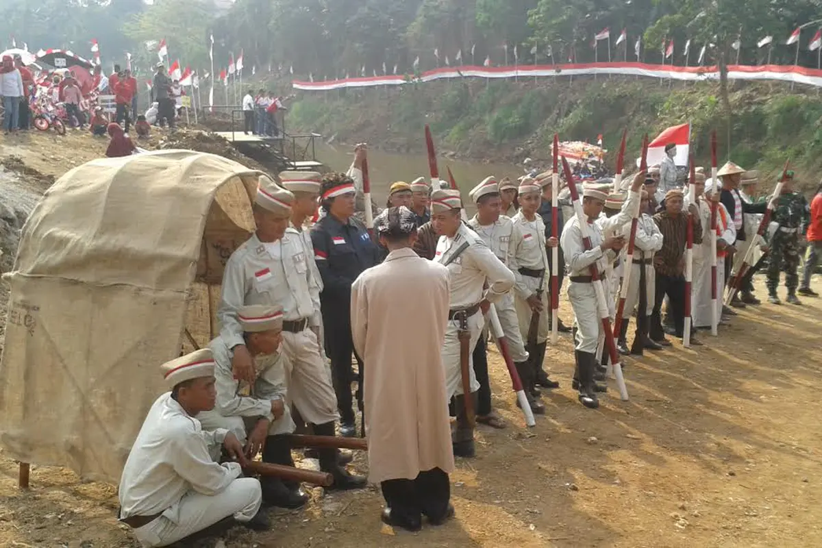 'Jenderal Sudirman' Meriahkan HUT RI di Bantaran Kali Ciliwung
