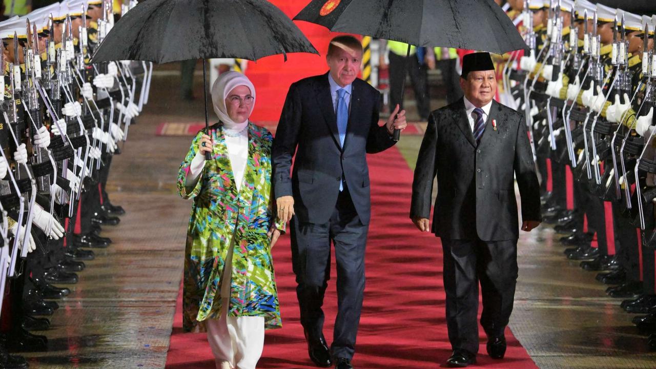 Prabowo sambut kedatangan Erdogan di Lanud Halim Perdanakusuma