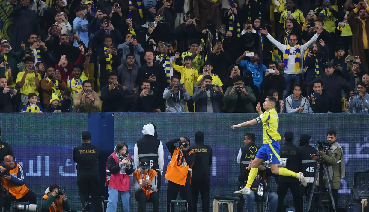 Cristiano Ronaldo mengawali tahun 2025 dengan sesuatu yang sudah menjadi kebiasaannya sepanjang karier yakni mencetak gol. (AFP/Fayez Nureldine)