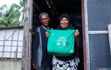 Baznas Salurkan Bantuan Logistik untuk Korban Banjir Rob di Muaragembong Bekasi