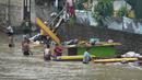 Banjir akibat Topan Doksuri menyebabkan beberapa orang tewas dan membuat ribuan orang mengungsi. (AP Photo/Aaron Favila)