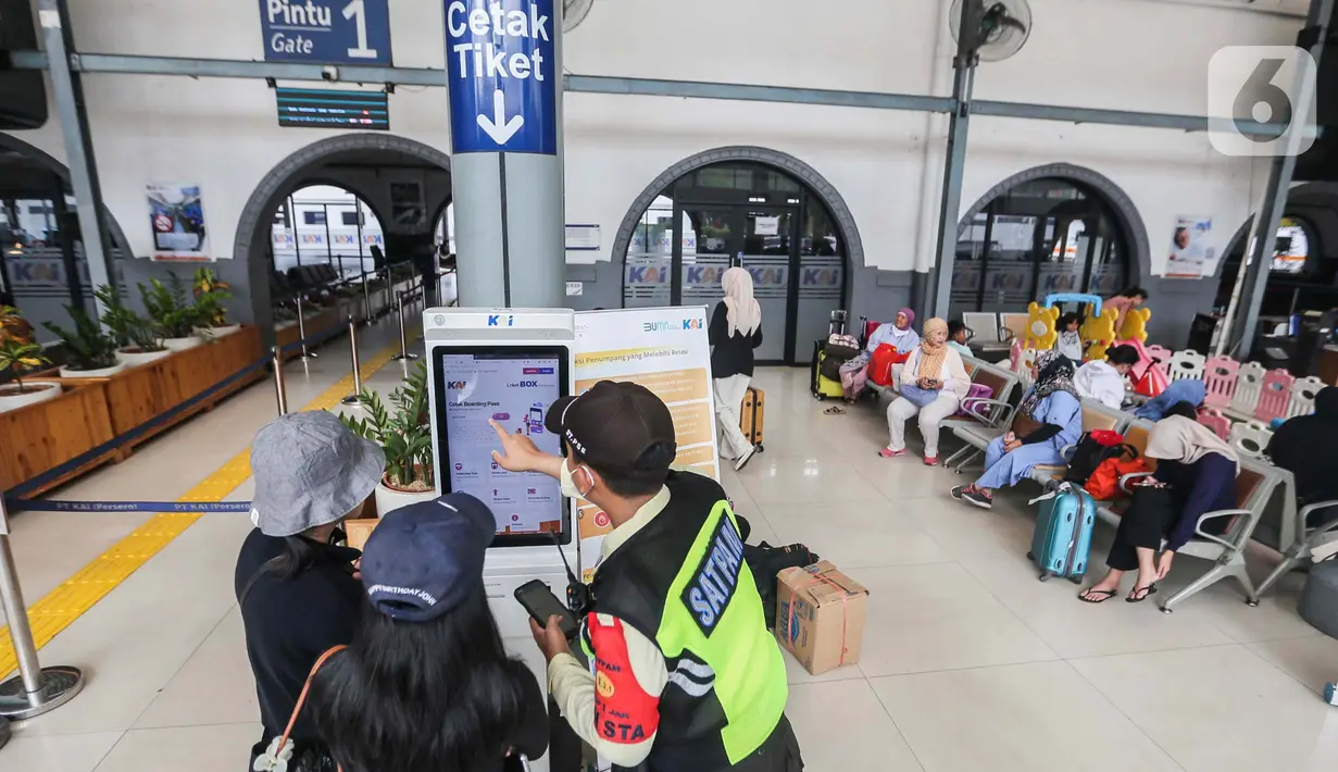 Peningkatan perjalanan dilakukan menjelang momen Hari Besar Keagamaan Nasional (HBKN) ini. (Liputan6.com/Angga Yuniar)