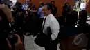 Tim kuasa hukum BG, Maqdir Ismail bersiap memberikan keterangan pada sejumlah wartawan usai sidang praperadilan di PN Jakarta Selatan, Senin (16/2/2015).  Sidang beragendakan pembacaan putusan oleh hakim PN Jakarta Selatan. (Liputan6.com/Johan Tallo)