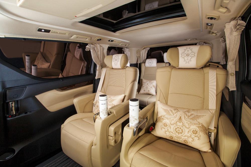 Interior Alphard edisi batik (Auto2000)