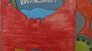 Pejalan kaki dudu di depan mural yang berisi pesan ajakan untuk menjaga lingkungan di Jalan Tambak, Manggarai, Jakarta, Selasa (11/2/2020). Mural tersebut bertujuan mengingatkan bahwa permasalahan lingkungan merupakan masalah serius yang harus dihadapi bersama. (Liputan6.com/Herman Zakharia)