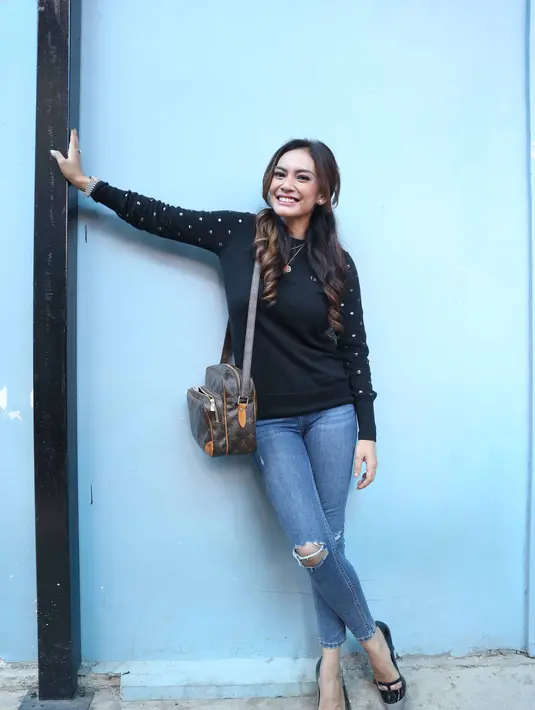 Meski telah resmi bercerai dengan Lembu Wiworojati, Masayu Anastasia membebaskan anaknya bertemu dengan ayahnya kapan saja. Seperti diketahui, hak asuh anaknya jatuh ke Masayu. (Nurwahyunan/Bintang.com)