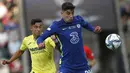 Gelandang Chelsea Kai Havertz berusaha menguasai bola saat melawan Villarreal dalam laga Piala Super Eropa di Windsor Park, Kamis dinihari WIB (12/8/2021). Chelsea juara setelah menang 6-5 lewat drama adu penalti usai kedua tim bermain imbang hingga perpanjangan waktu. (AP Photo/Peter Morrison)