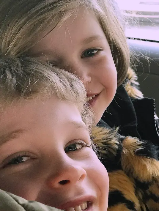 Dilansir dari US Magazine, NPH pun menceritakan mengenai perkembangan putra dan putrinya. (instagram/nph)