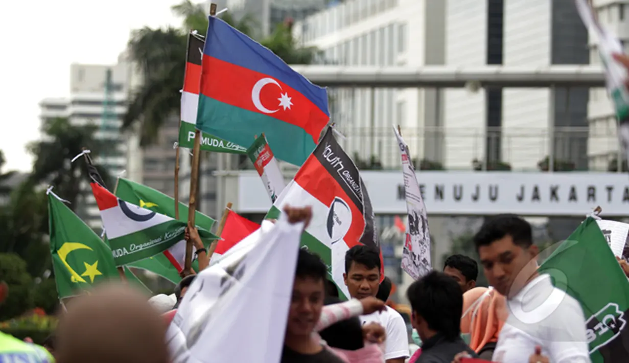 Aksi Pemuda Organisasi Kerjasama Islam menuntut pemerintah Armenia untuk menghentikan agresi militer dan upaya pencaplokan terhadap wilayah Azerbaijan, Jakarta, Senin (23/2/2015). (Liputan6.com/Faizal Fanani)