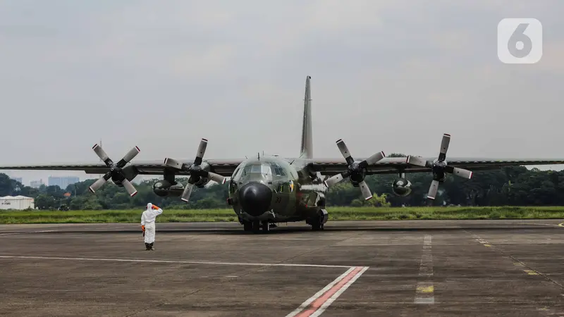 Pesawat Pembawa Alat Kesehatan dari China Tiba di Bandara Halim