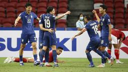 Empat gol bersarang ke gawang Timnas Indonesia masing-masing dicetak oleh kapten Thailand, Chanathip Songkrasin yang memborong dua gol (menit dua dan 53), Supachok Sarachat menit ke-68 dan diakhiri gol Bordin Phala tujuh menit menjelang waktu normal usai. (AP/Suhaimi Abdullah)