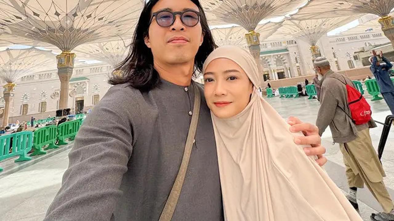 7 Potret Dokter Tirta dan Sang Istri Nisa An Nashr Umroh, Sering Dikira Masih Duda