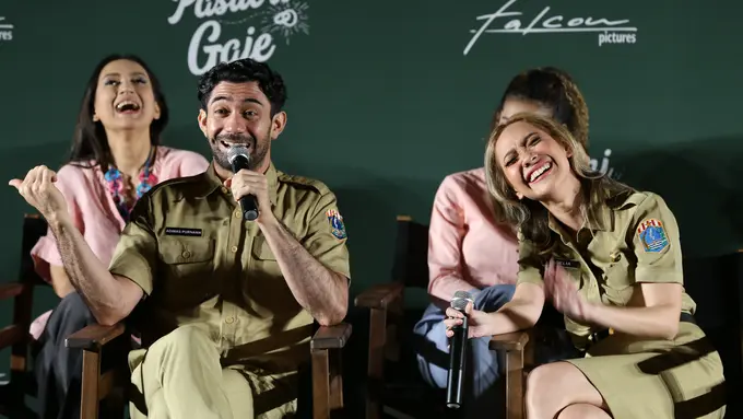 [Fimela] Reza Rahadian dan BCL