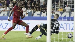 Dua gol kemenangan Serigala ibu kota itu masing-masing dicetak oleh Paulo Dybala dan Tammy Abraham. Sementara itu, Empoli sempat menyamakan kedudukan lewat gol Filippo Bandinelli. (Marco Bucco/LaPresse via AP)