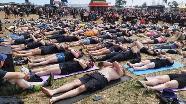 Yoga Pakai Musik Metal