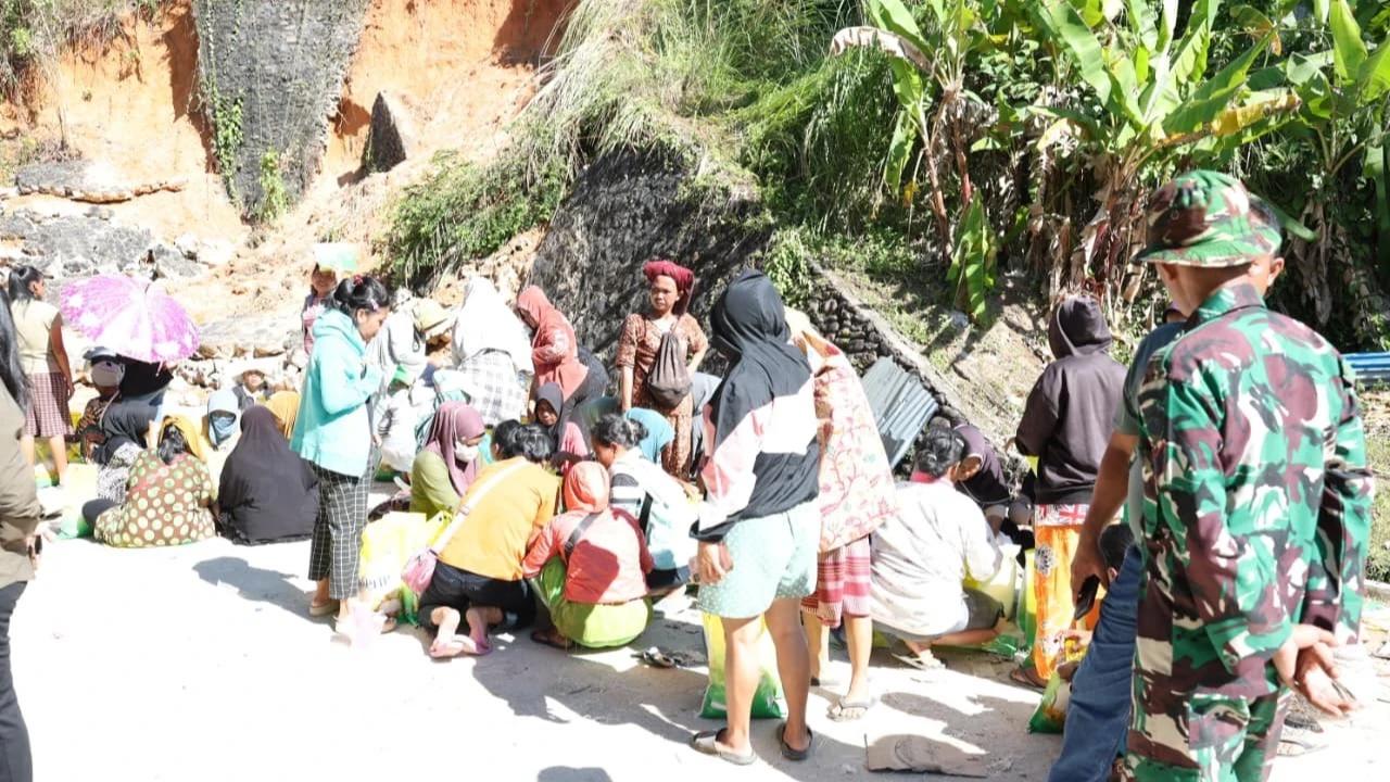 Bantuan beras untuk korban bencana Sumatra