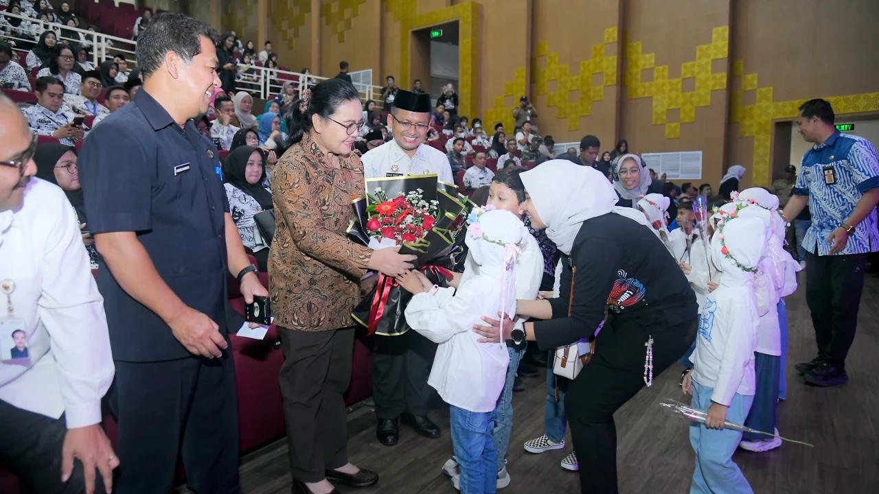 Pemkot Semarang Pastikan Tak Ada Lagi Guru Honorer Mulai 2026