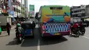 Bus Transjakarta Tanah Abang Explorer terlihat melintasi Jalan KH. Mas Mansyur, Tanah Abang, Jakarta, Jumat (2/2). (Liputan6.com/JohanTallo)