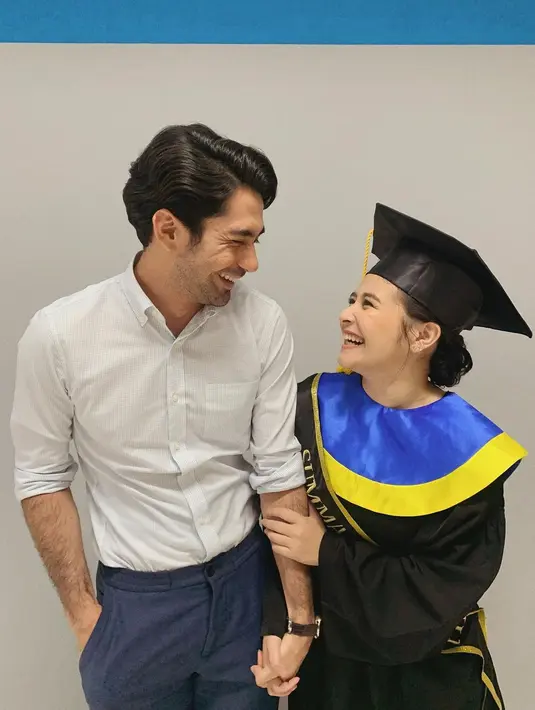 <p>Kedekatan Reza Rahadian dan Prilly Latuconsina semakin membuat netizen penasaran dengan hubungan yang sebenarnya di kehidupan nyata. (FOTO: instagram.com/prillylatuconsina96/)</p>