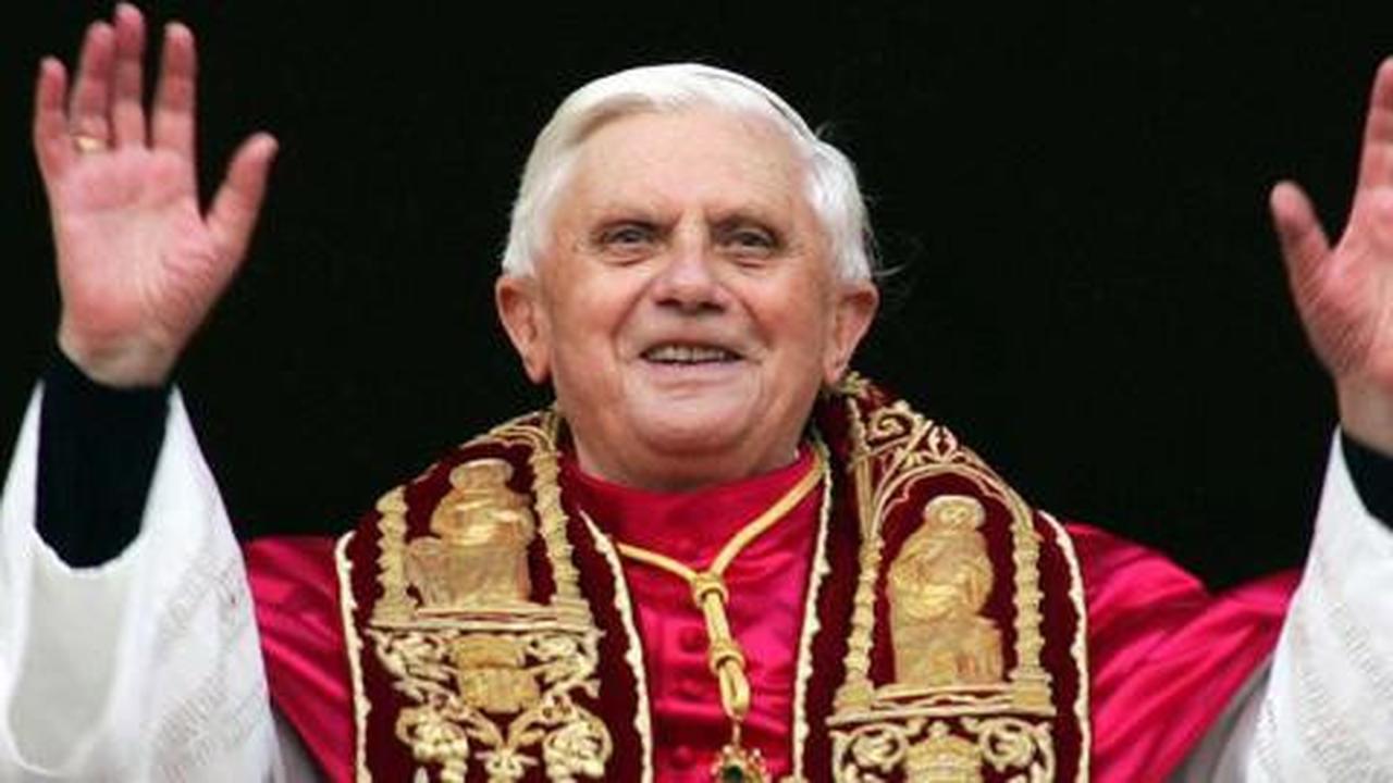 Paus Benediktus XVI: Gay merusak masa depan manusia