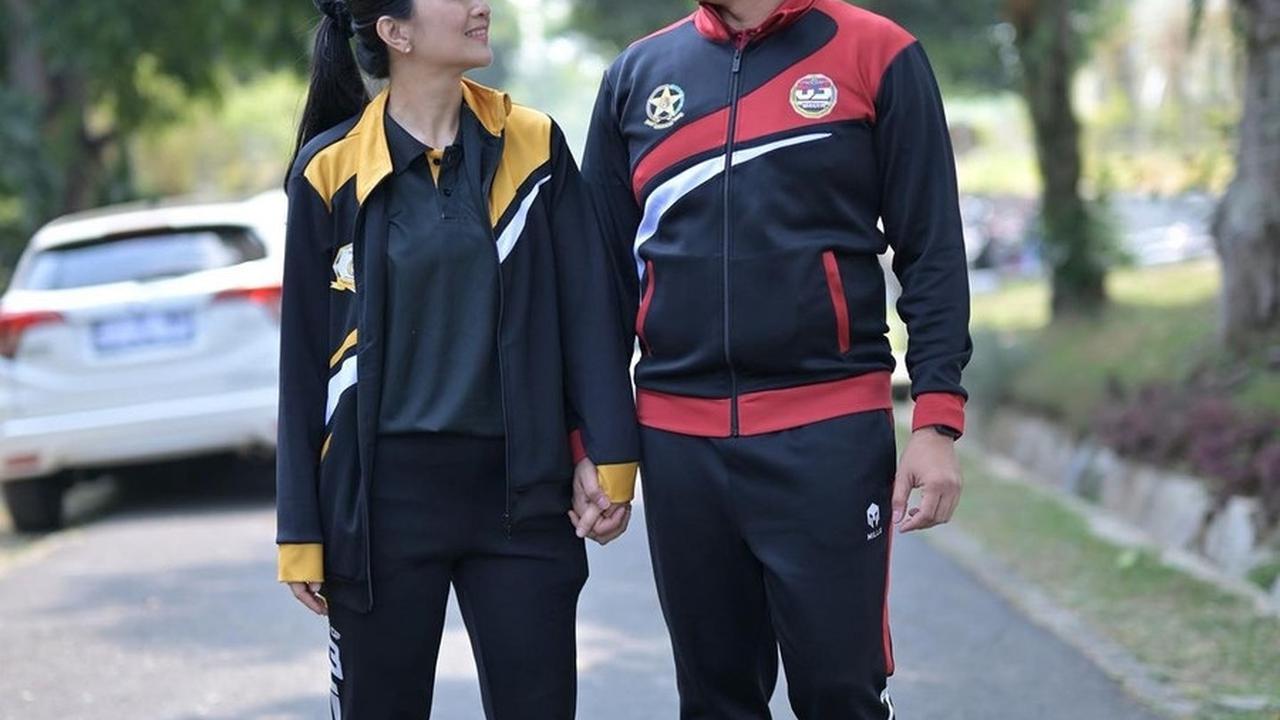 Setia Dampingi Suami