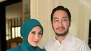 Keputusan Syahnaz untuk lebih fokus mendukung Jeje Govinda terlihat dalam langkahnya mengambil cuti dari dunia hiburan. Ia mengungkapkan bahwa peran barunya sebagai Ketua Dekranasda dan Tim Penggerak Posyandu membutuhkan perhatian penuh. Dengan dedikasi tersebut, Syahnaz berharap dapat memberikan kontribusi nyata bagi masyarakat Bandung Barat.  (Liputan6.com/IG/@ritchieismail)