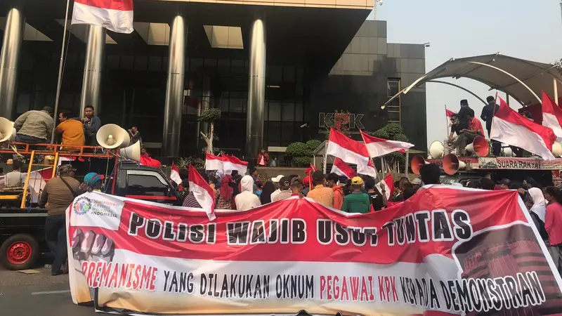 Demo Massa di depan Gedung Merah Putih KPK