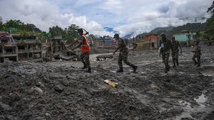 Korban Banjir Bandang Nepal Tembus 1.204 Orang