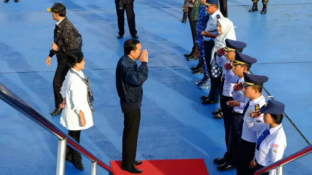 Jokowi beserta rombongan lepas landas melalui Pangkalan TNI Angkatan Udara (AU) Halim Perdanakusuma